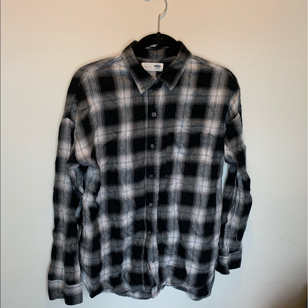 Black and white plaid long sleeve flannel